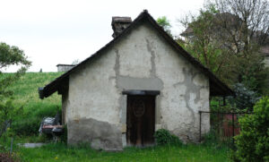 Restaurierung Waschhaus Lütishofer Chorhof, Beromünster LU. Zustand der Ostfassade vor der Restaurierung, April 2020.
