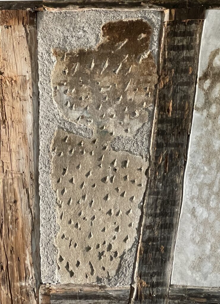 Restaurierung Fachwerk, Wohnhaus Sternenweg 9, Baar ZG. Tiefere Fehlstellen wurden zuerst mit einem groben Kalkmörtel vorgefüllt.