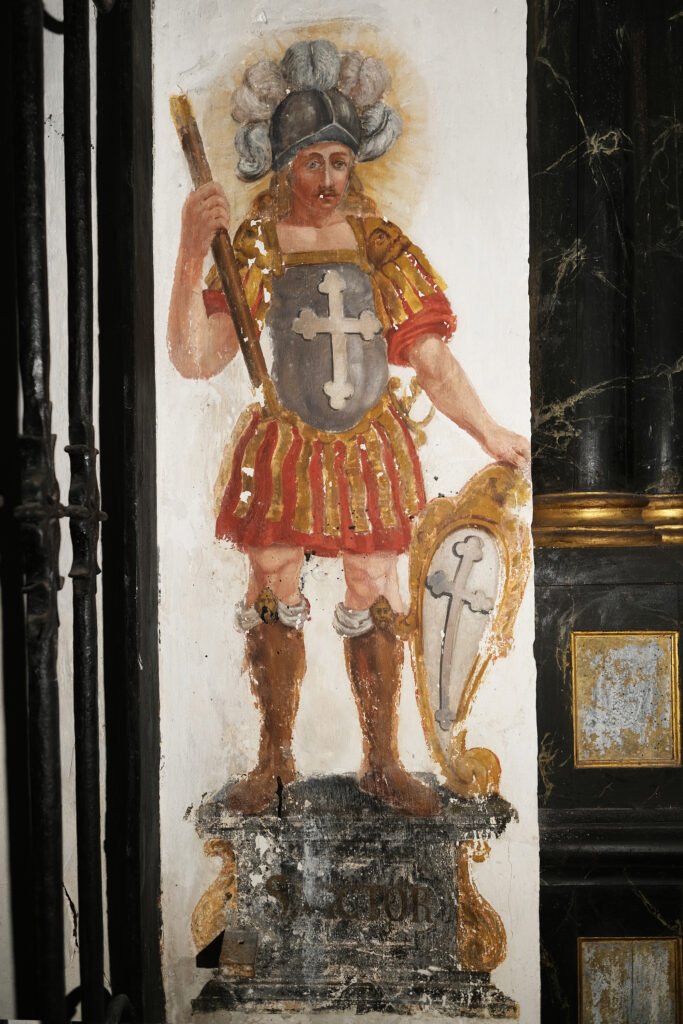 Notkonservierung Wand-/Deckenbilder, Dreibeinskreuzkapelle, Bürenstrasse 54, Solothurn. Thebäer Hl. Victor, Chorbogen rechts, nach der Konservierung.